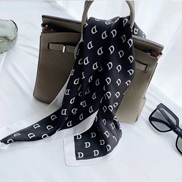 Elegant Black and White Designer Scarf - Picture 2 of 8